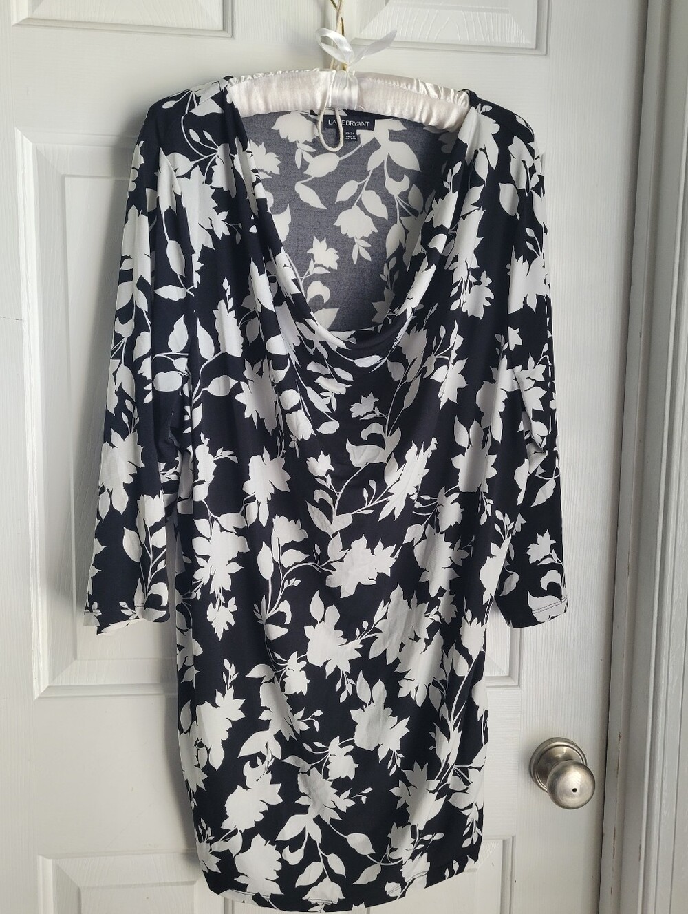 Lane Bryant 22/24 Black And White Floral Top With 3/4 Sleeves And Drape Neck